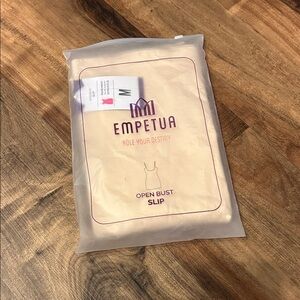 NWT Empetua (Shapermint) Open Bust Slip in nude